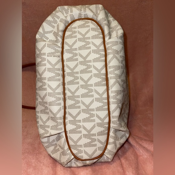 MICHAEL KORS Large Gathered Tote - Picture 9 of 12